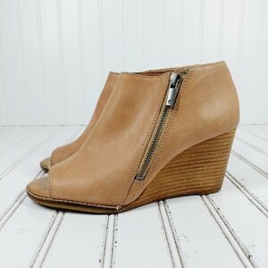 Lucky Brand Jaspah Beige Tan Leather Wedge Heel Ankle Boots K1017